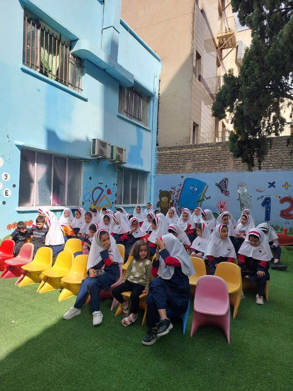 پیش دبستان و دبستان دوره اول و دوم یاس فاطمی